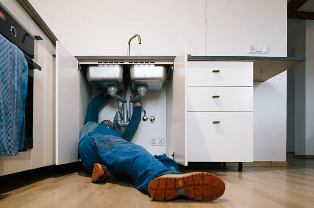Professional Leak Detection technician working in South Haven, IN